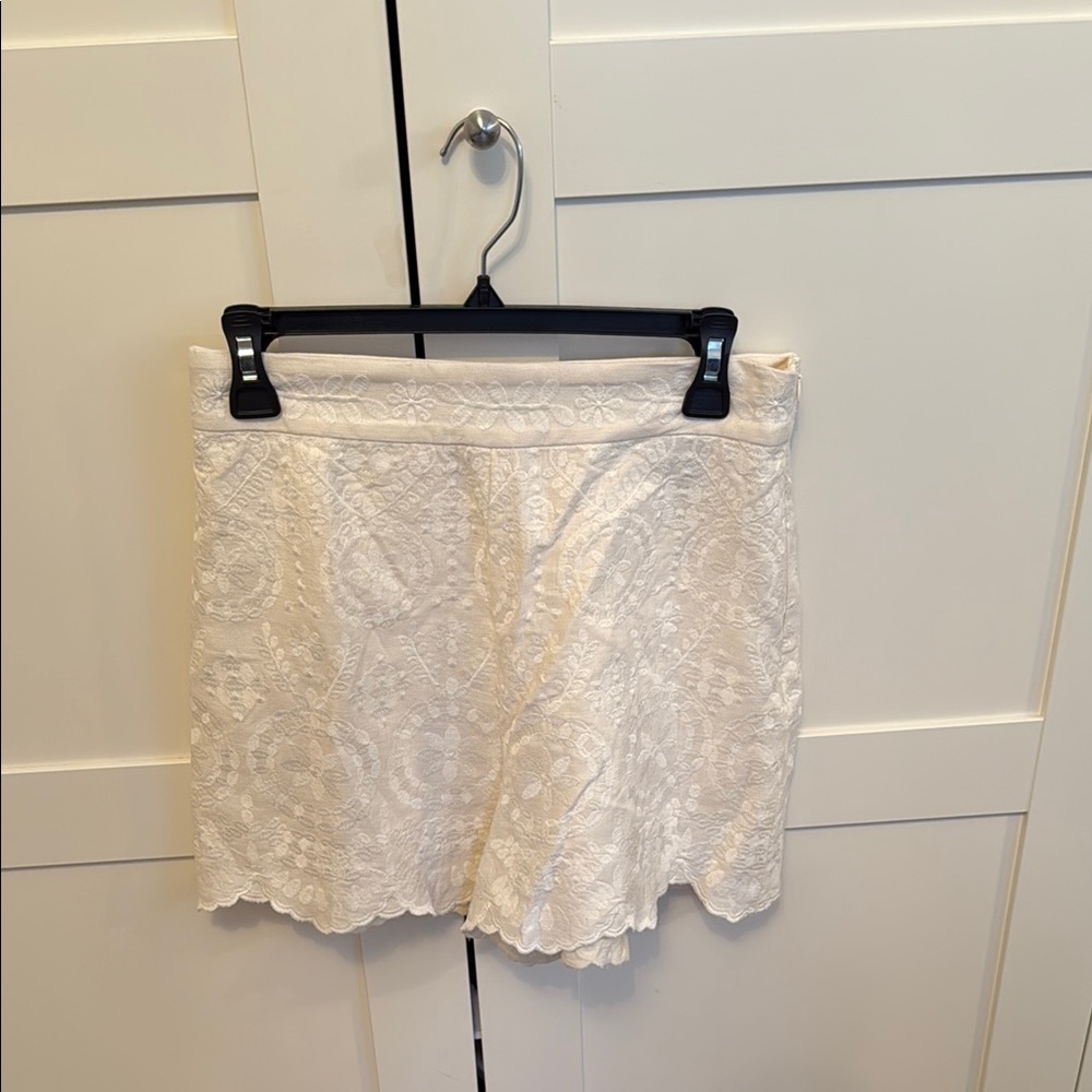 High waisted shorts in Cream